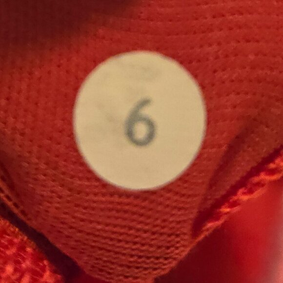 Lululemon Wrap it Up Tank - 6 Alarming - Picture 6 of 6